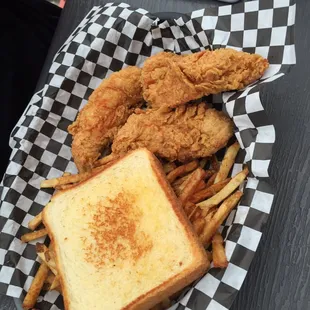 food, chicken wings and fried chicken, bbq wings, chicken, fried chicken wings, poultry, bbq chicken, fried chicken, chicken wings