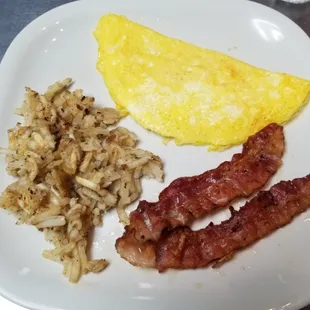 Cheese omelet with hashbrowns and bacon