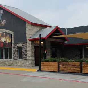 the outside of the restaurant