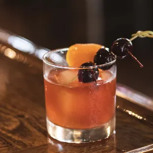 Build your own Old Fashioned made with Maker&apos;s Mark