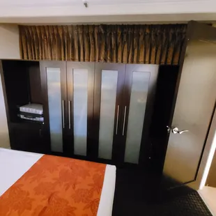 Bed room