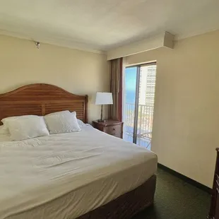 Corner Ocean Front Suite: Bedroom