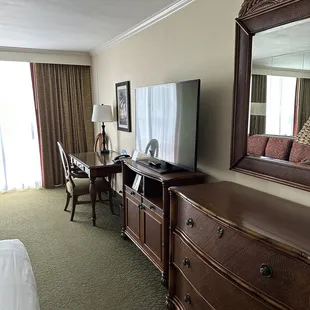 Room 1419 has lots of drawer space, plus a walkin closet