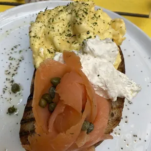 Bacon Avo Egg Toast
