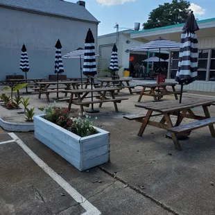 outside seating near parking