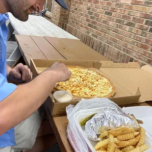 White pizza and gyro