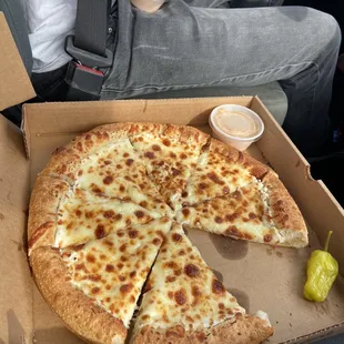 Small white pizza so yummmmm