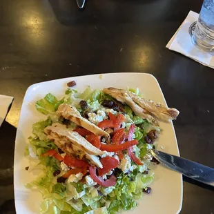 ARTISAN BLEND SALAD with grilled chicken