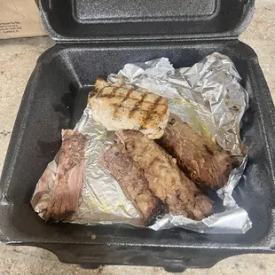 This looks like chicken from a frozen truck and not actual brisket this place is a joke.