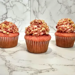 Strawberry crumb cupcakes