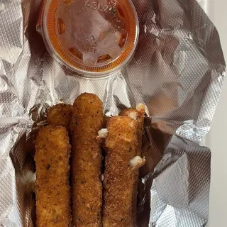 Mozzarella Sticks (6 Pieces)