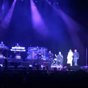 Gladys Knight on stage.