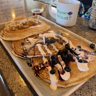 pancakes with blueberries and cream