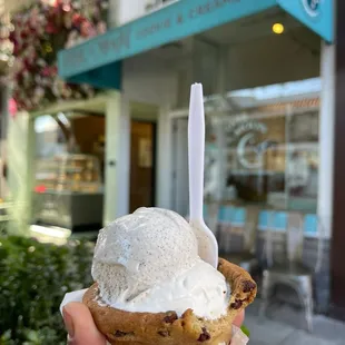 Chocolate chip cookie cup