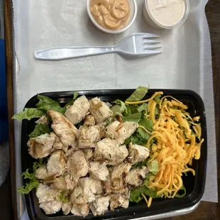 Pita bowl chicken, lettuce, lime juice, and cheese!