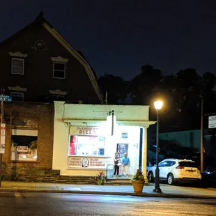 Overbrook Pizza -- storefront