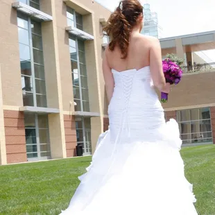 Stunning architectural views make an outdoor courtyard wedding unique!