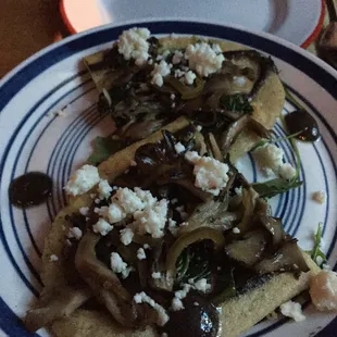 Huaraches for 2 ensured we had something in our stomachs with which to sop up the booze.