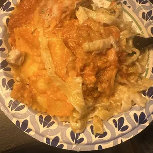 chicken Fettuccine Alfredo Lunch Combination - Ravioli, Lasagna