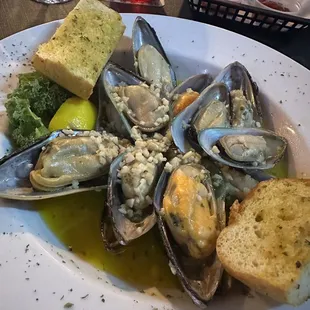 Green mussels with wine  &amp; garlic