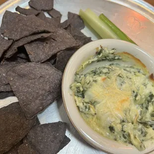 Spinach dip with &quot;homemade&quot; garlic crisps