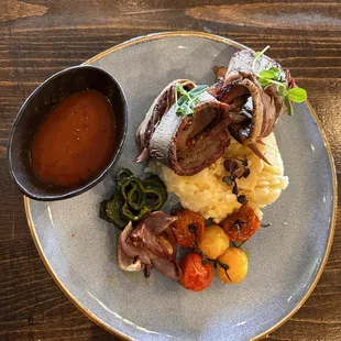 Brisket with mashed potatoes and grilled vegetables