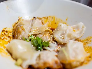 Mian Sichuan Noodles and Dumplings 滋味小麵