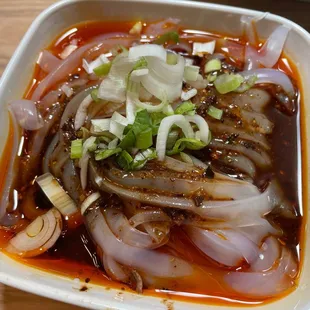Chewy bean curd noodles (appetizer)