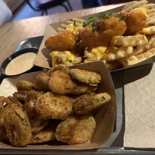food, chicken wings and fried chicken