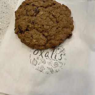 Vegan oatmeal raisin cookie