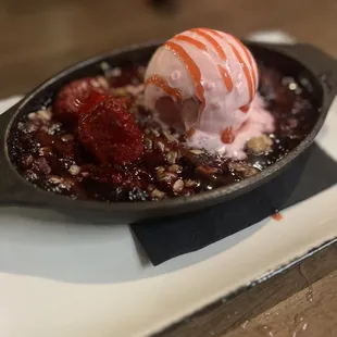 Mixed berry crumble w/ strawberry ice cream