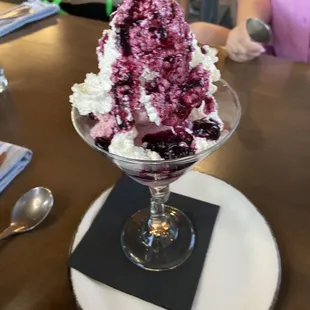 Berry sundae