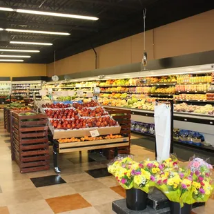 Friendly neighborhood grocery with a helpful staff!