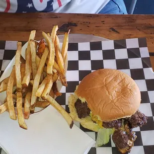 Cheeseburger with fries!!