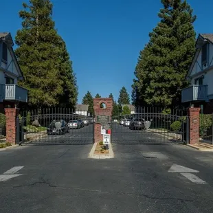 Oxford Park Apartments Entrance
