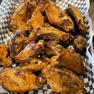 a tray of chicken wings