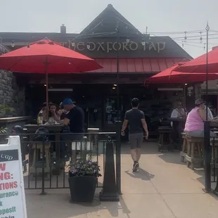 the outside of the restaurant