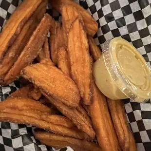 Sweet potato fries with cinnamon and honey mustard