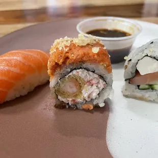 Salmon nigiri, Ninja roll, Philly roll