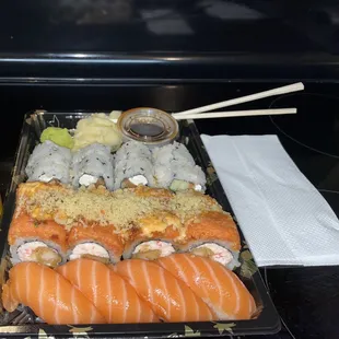 Salmon nigiri, Ninja roll, Philly roll