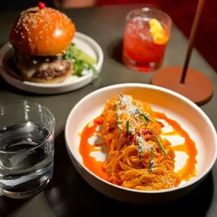 Burger &amp; Spicy Noodz