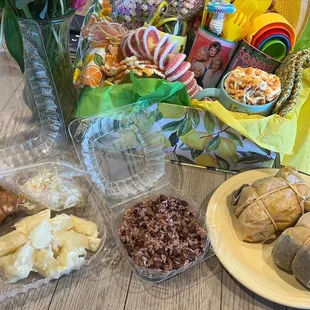 Gallo pinto. Yuca.  Nacatamles