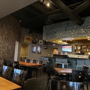Look how empty it is and waiting 20 mins for food