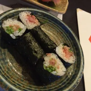 Yellowtail & Scallion Roll