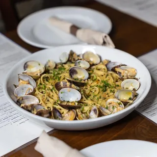 Spaghetti with White Clam Sauce