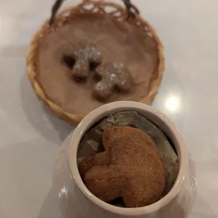 Spice bush shortbread