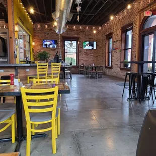 the inside of a restaurant with tables and chairs