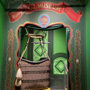 Take a photo here in the hot air balloon basket!