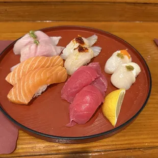 Assorted Sushi, one no massago