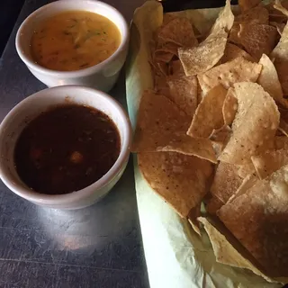 Chips & Queso